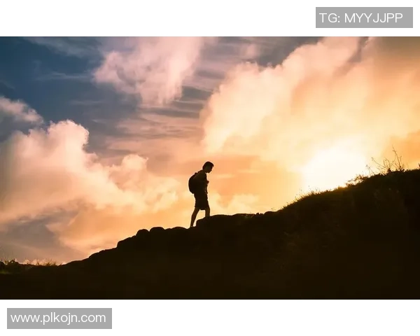 孤独的战士在绿茵场上书写传奇一人撑起球队的梦想与希望